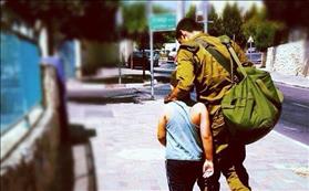 IDF soldier with boy, source: Wikipedia