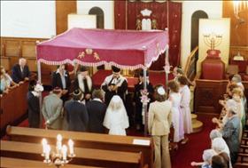 Jewish wedding, source: Wikipedia