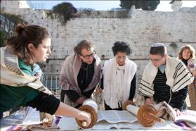 Women of the Wall Torah reading at Robinson's Arch