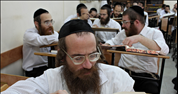 Students petition continued kollel stipends