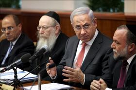 Prime Minister Benjamin Netanyahu at the weekly cabinet meeting. To his right, Deputy Finance Minister Yitzhak Cohen from Shas. His left hand, Deputy Health Minister Yaakov Litzman from United Torah Judaism, 28.08.2011. Photograph by: Flash 90. 
