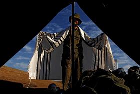 Netzach Yehuda Battalion soldier during prayer. 23.11.2006. Photo: Abir Sultan, Flash 90