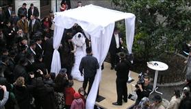 Jewish wedding, source: Wikipedia