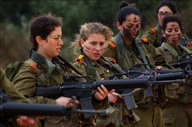 Female IDF soldiers practice shooting, source: Wikipedia