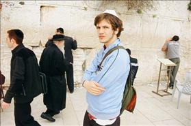 Jews at the Western Wall, source: Wikipedia