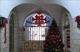 Old Jerusalem Custodian of the Holy Land Christmas tree, Courtesy: Wikipedia