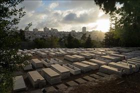 A Jerusalem cemetery, image by Judith Scharnowski, Pixabay